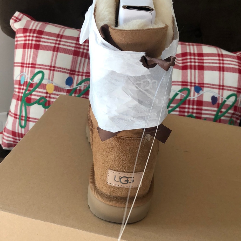 Uggs Bailey bow II NEW IN BOX
